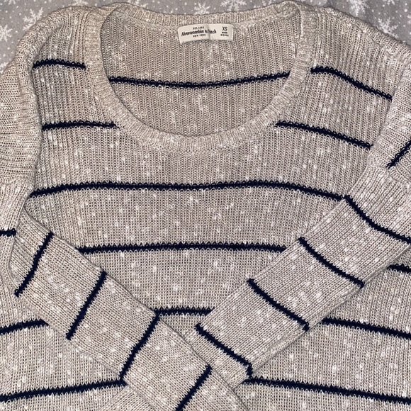 Abercrombie & Fitch sweater - Picture 3 of 3